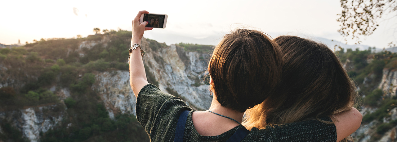 你有遇到过自拍时按不到「快门键」的尴尬么？